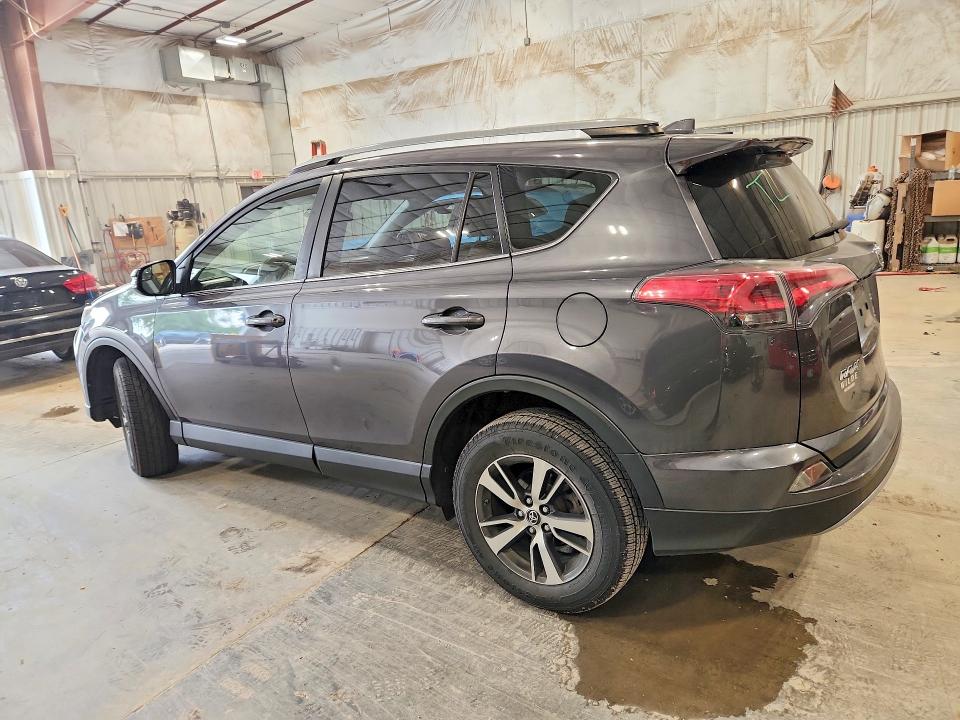 Photo 2 from auction – 2017 TOYOTA RAV4 with VIN JTMRFREV7HJ117479