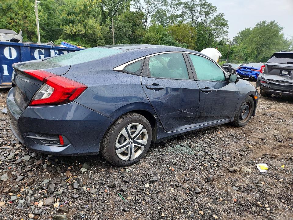 Photo 3 from auction – 2018 HONDA CIVIC with VIN 2HGFC2F58JH520297