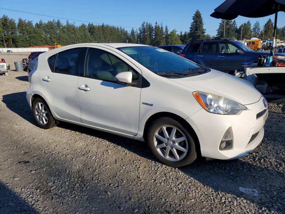 Photo 4 from auction – 2012 TOYOTA PRIUS C with VIN JTDKDTB32C1024370