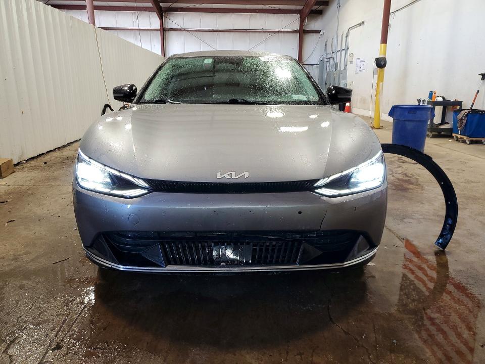 Photo 5 from auction – 2023 KIA EV6 with VIN KNDC34LA9P5130355