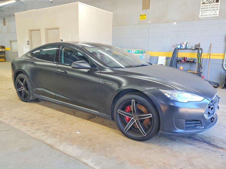 Снимка 4 от търг – 2014 TESLA MODEL S с VIN 5YJSA1H13EFP48744