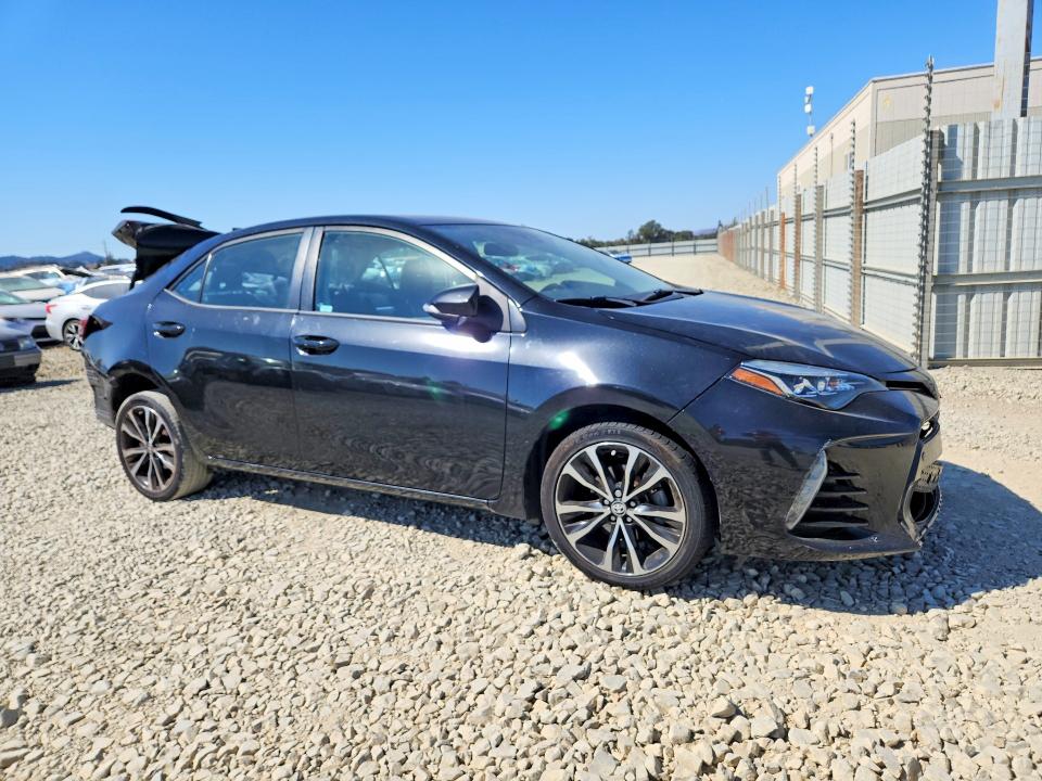 Снимка 4 от търг – 2017 TOYOTA COROLLA с VIN 5YFBURHE0HP650613
