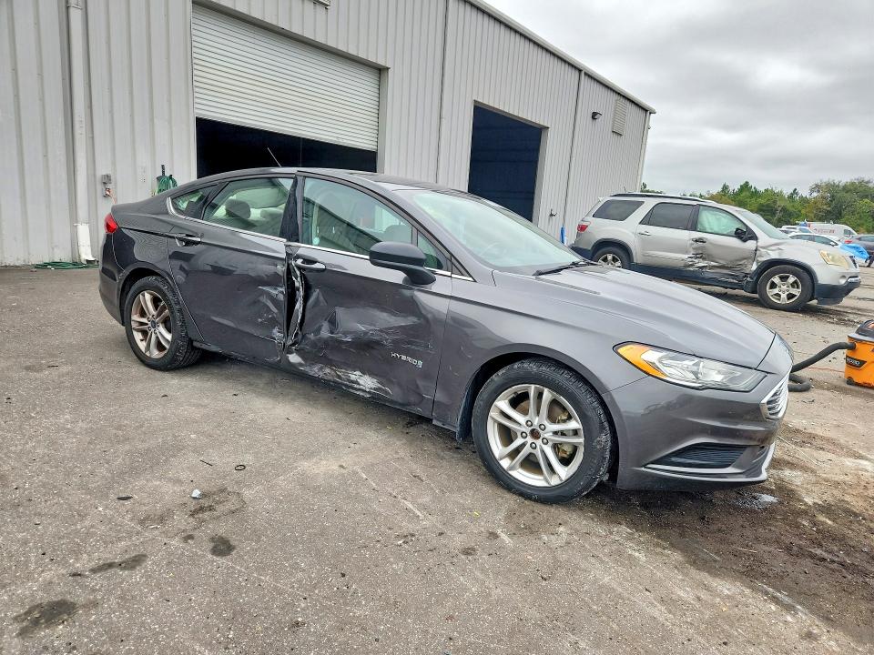 Photo 4 from auction – 2018 FORD FUSION with VIN 3FA6P0LU4JR141326