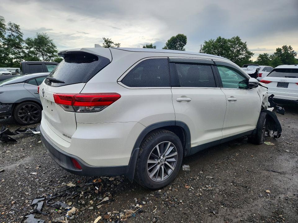 Photo 3 from auction – 2019 TOYOTA HIGHLANDER with VIN 5TDJZRFHXKS621547