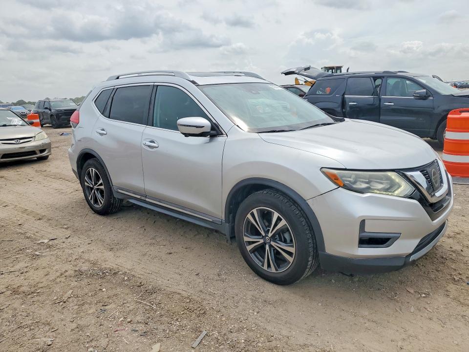 Photo 4 from auction – 2017 NISSAN ROGUE with VIN 5N1AT2MT5HC876791