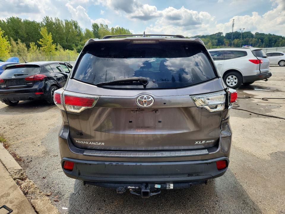 Photo 6 from auction – 2015 TOYOTA HIGHLANDER with VIN 5TDJKRFH1FS152360