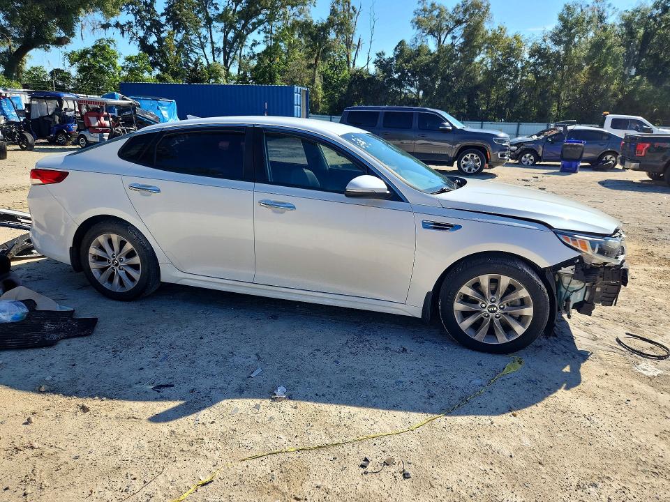 Foto 4 de la subasta – 2016 KIA OPTIMA con VIN 5XXGU4L30GG050485