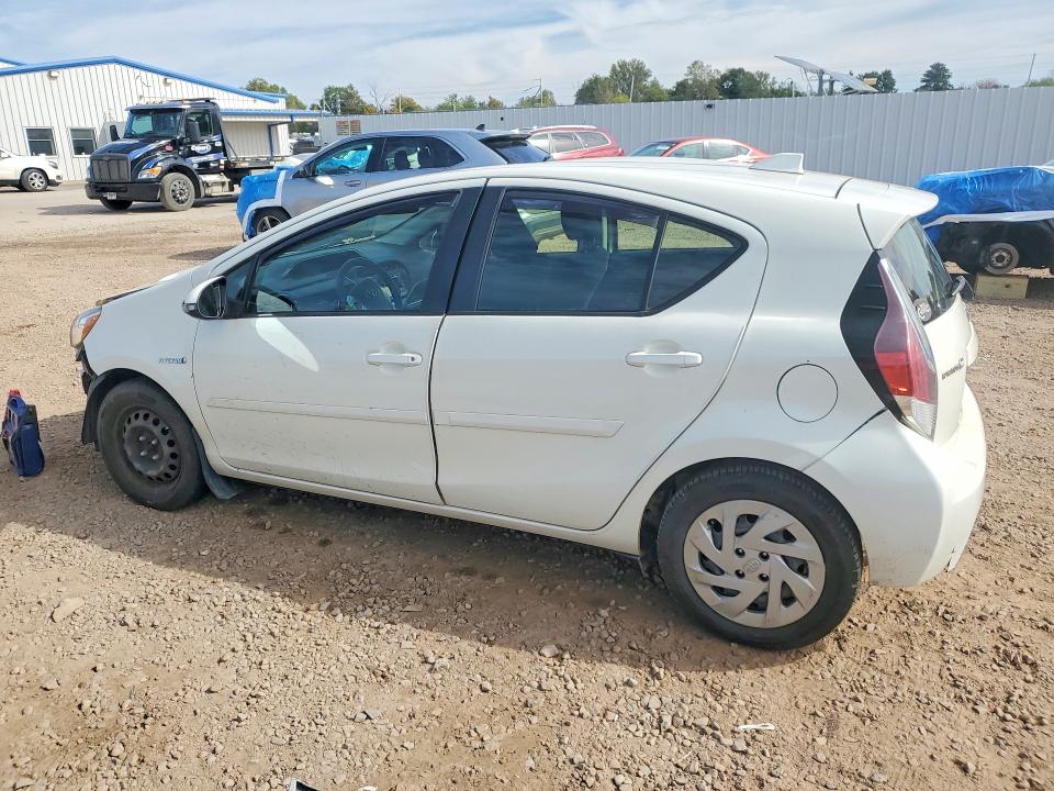 Photo 2 from auction – 2016 TOYOTA PRIUS C with VIN JTDKDTB33G1137993