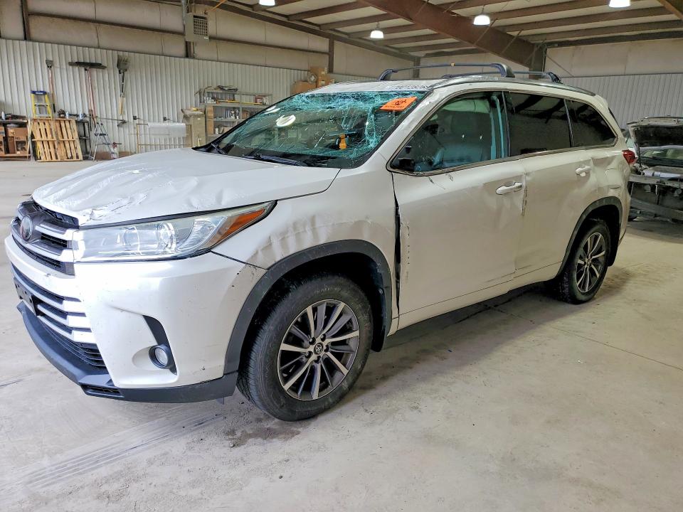 TOYOTA HIGHLANDER 2017 with VIN 5TDJZRFH9HS521982 - Photo from auction