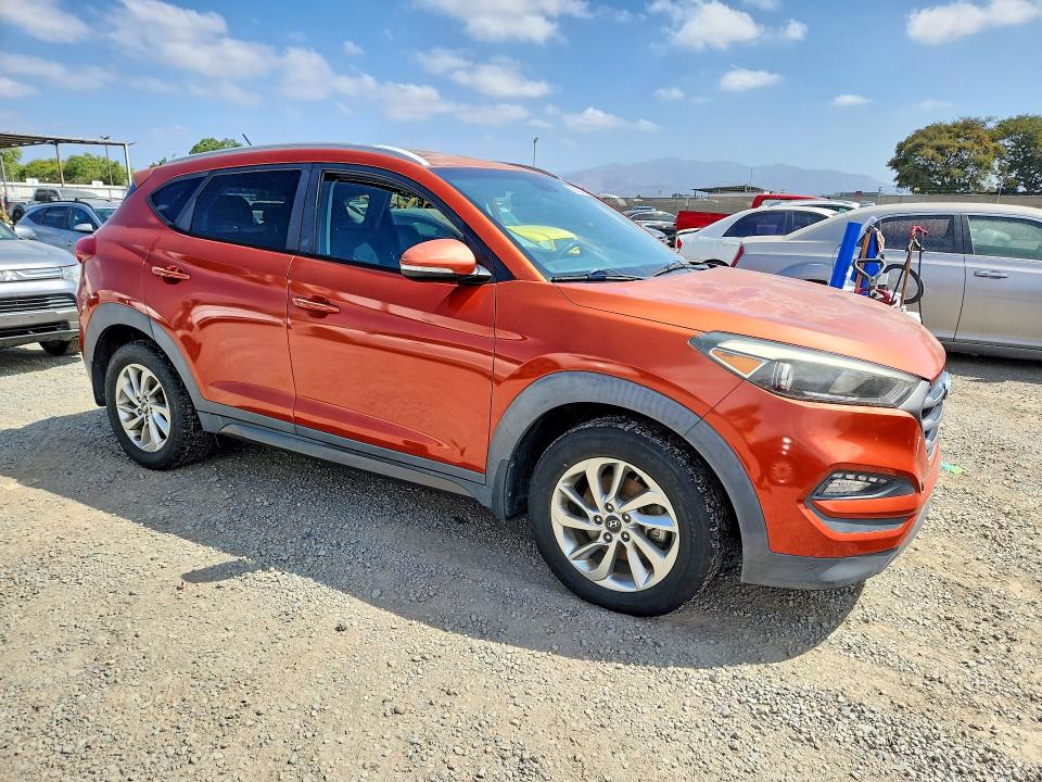 Photo 4 from auction – 2016 HYUNDAI TUCSON with VIN KM8J33A23GU028371