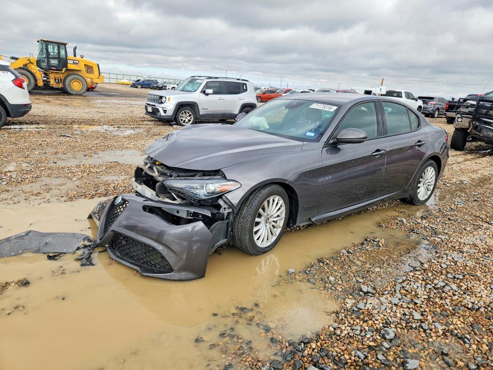 Снимка 1 от търг – 2022 ALFA ROMEO GIULIA с VIN ZARFAMAN4N7657736