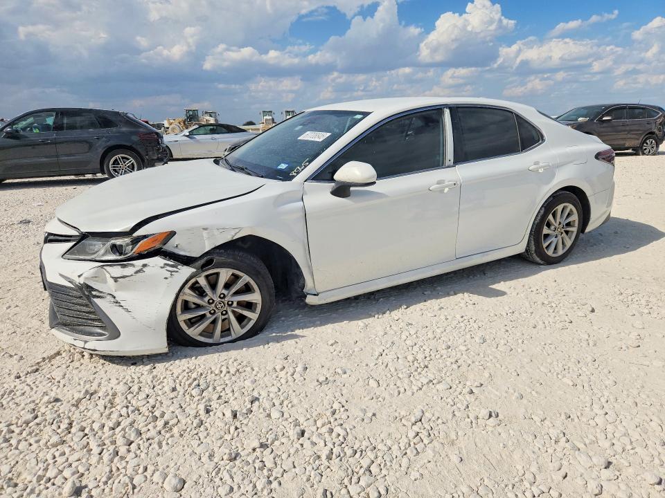 TOYOTA CAMRY 2022 with VIN 4T1C11AK1NU698565 - Photo from auction