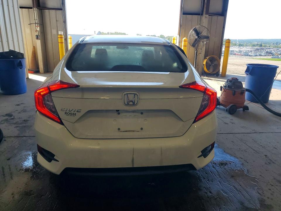 Photo 6 from auction – 2018 HONDA CIVIC with VIN 2HGFC2F55JH552544