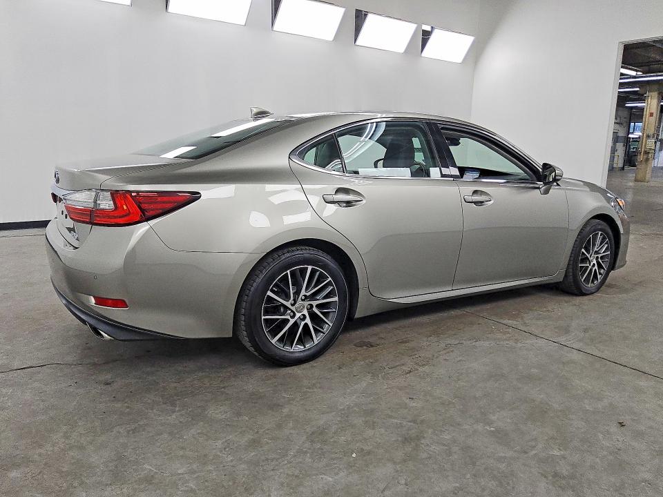 Foto 3 de la subasta – 2016 LEXUS ES con VIN 58ABK1GG1GU020308