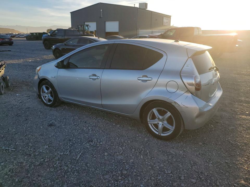 Photo 2 from auction – 2012 TOYOTA PRIUS C with VIN JTDKDTB31C1511365