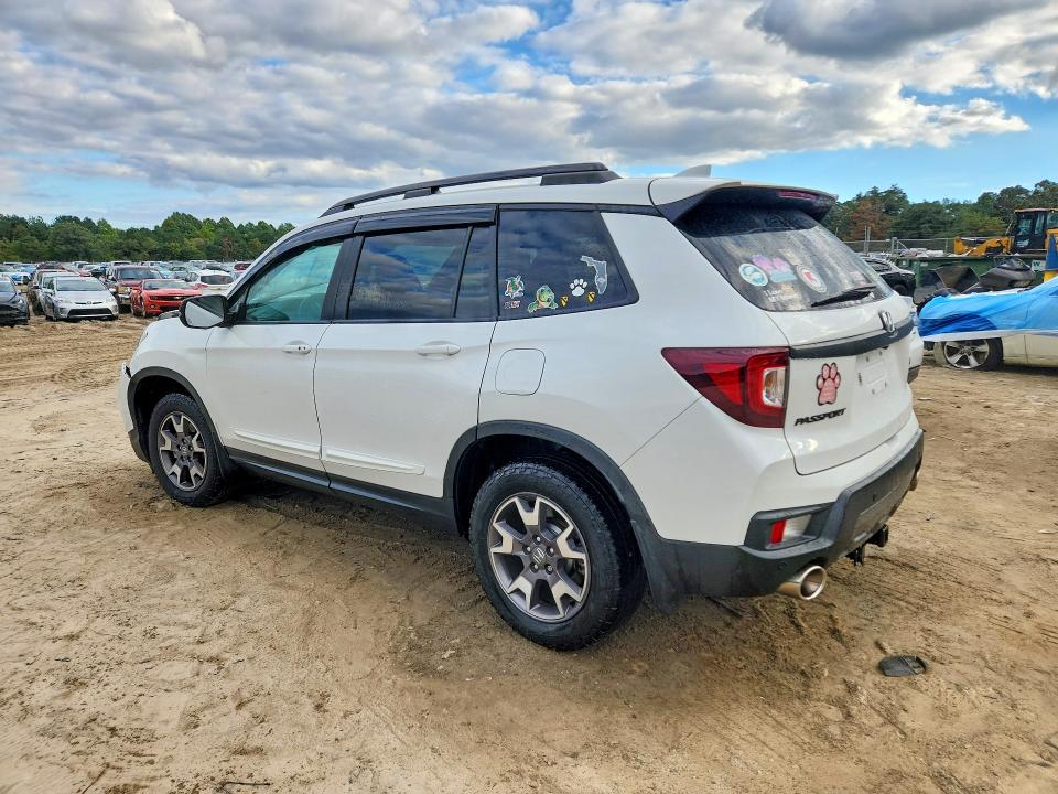 Photo 2 from auction – 2022 HONDA PASSPORT with VIN 5FNYF8H69NB002508