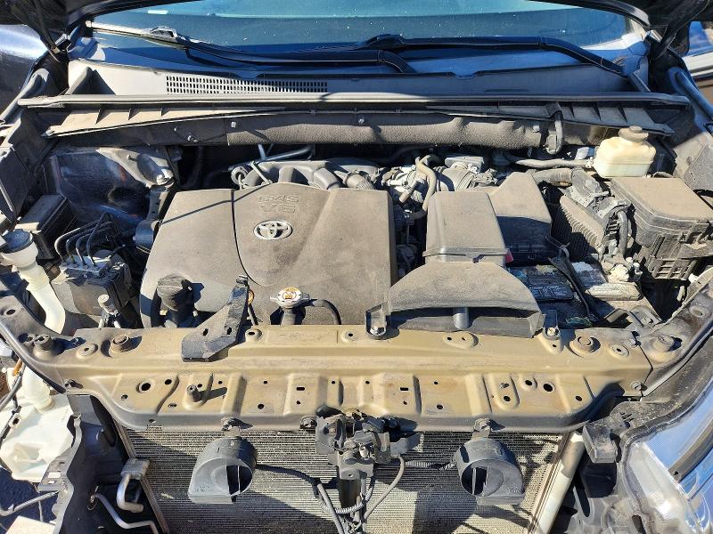 Снимка 12 от търг – 2018 TOYOTA HIGHLANDER с VIN 5TDJZRFH0JS557792