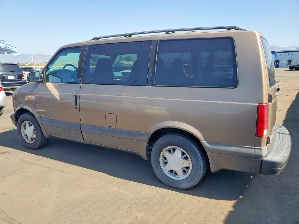 Photo 2 from auction – 2000 CHEVROLET ASTRO with VIN 1GNDM19W7YB205891
