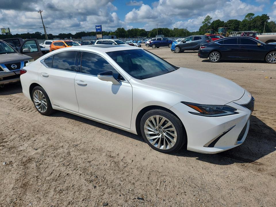 Zdjęcie 4 z aukcji – 2020 LEXUS ES z VIN 58AE21B12LU007187