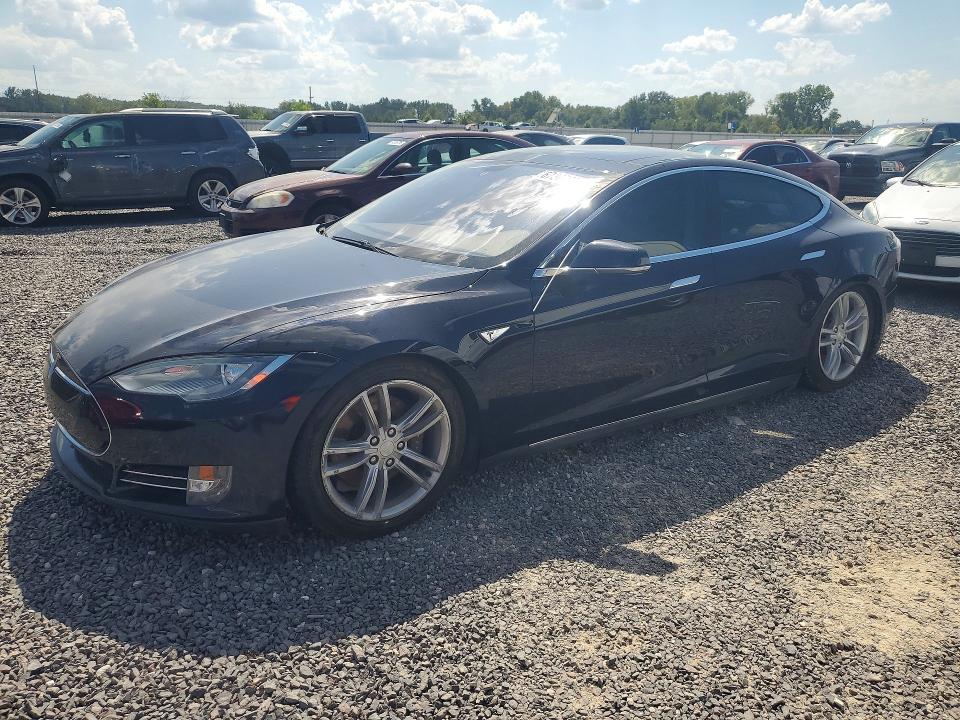 TESLA MODEL S 2013 z numerem VIN 5YJSA1CN2DFP04534 - Zdjęcie z aukcji