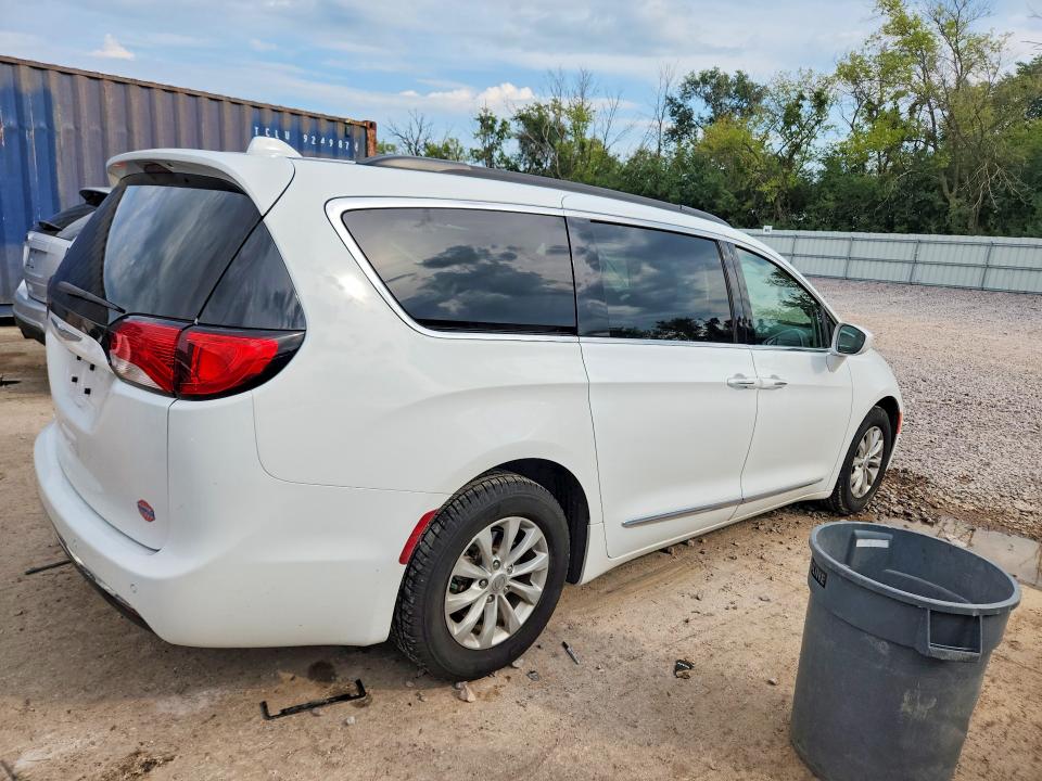 Photo 3 from auction – 2017 CHRYSLER PACIFICA with VIN 2C4RC1BG5HR576960