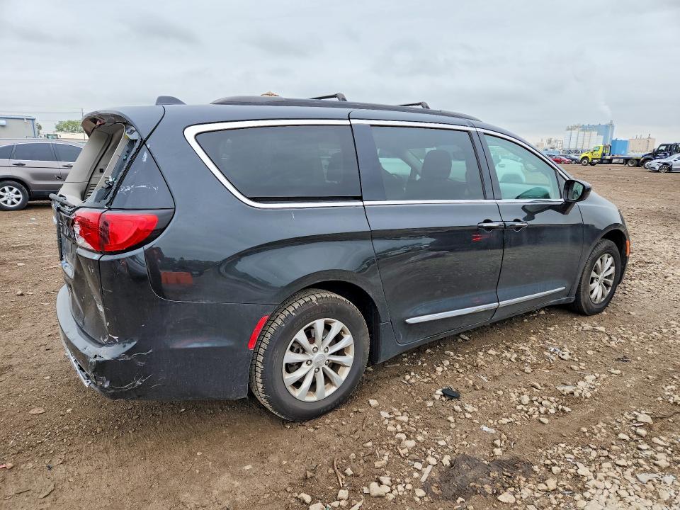 Фото 3 с аукциона – 2017 CHRYSLER PACIFICA с VIN 2C4RC1BG4HR627350