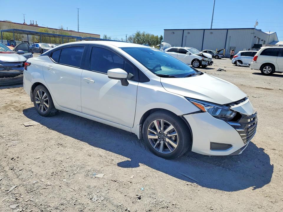 Снимка 4 от търг – 2024 NISSAN VERSA с VIN 3N1CN8EV4RL858138