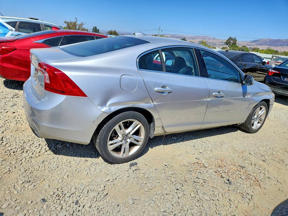 Photo 3 from auction – 2015 VOLVO S60 with VIN YV126MFK9F1347721