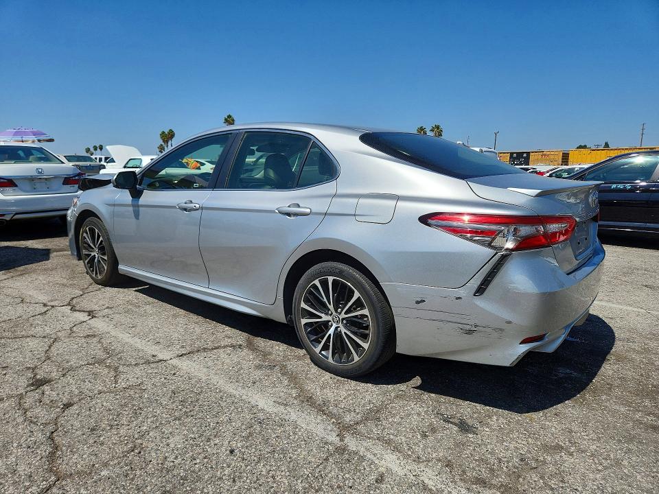 Photo 2 from auction – 2018 TOYOTA CAMRY with VIN JTNB11HK4J3040093