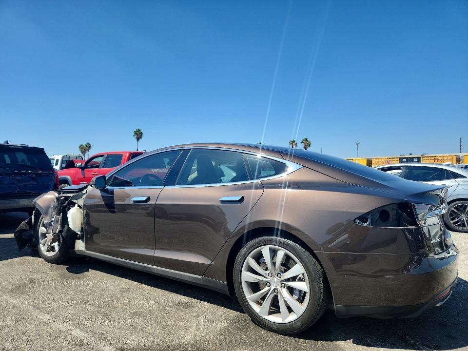 Photo 2 from auction – 2014 TESLA MODEL S with VIN 5YJSA1H16EFP61004