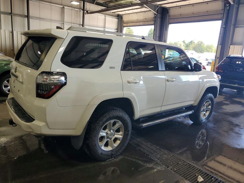 Photo 3 from auction – 2018 TOYOTA 4RUNNER with VIN JTEBU5JR6J5497465