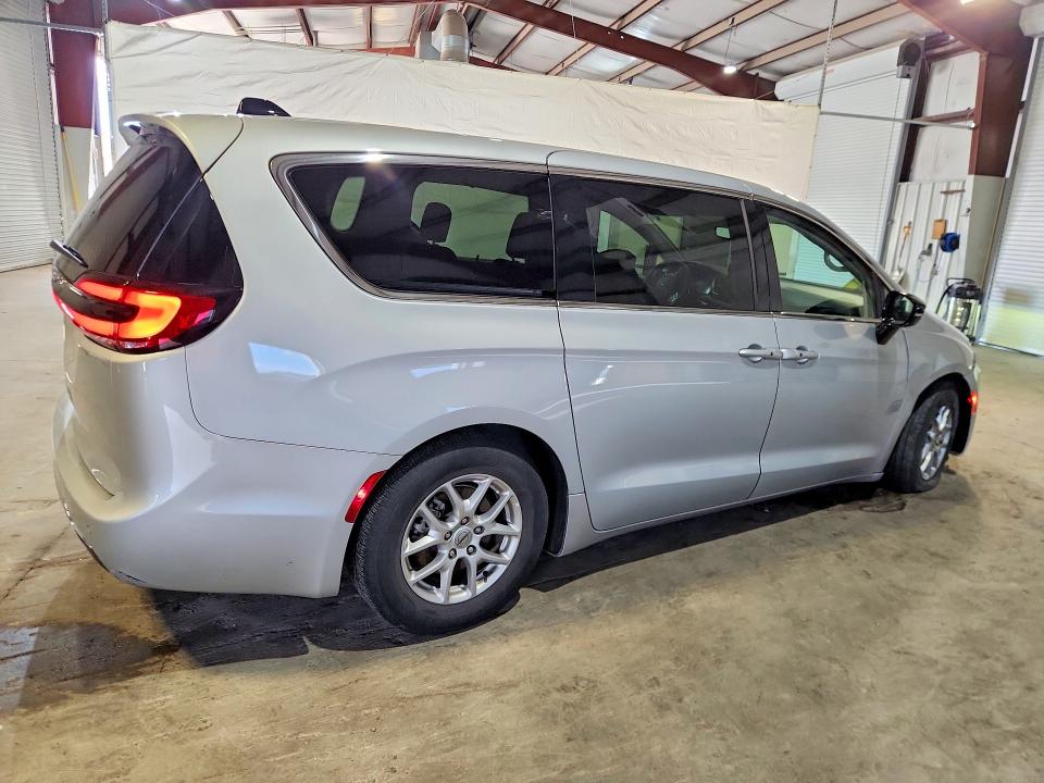 Photo 3 from auction – 2024 CHRYSLER PACIFICA with VIN 2C4RC1BG6RR125506