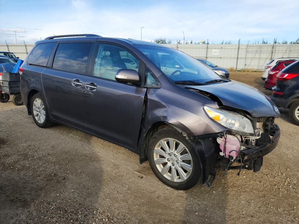 Снимка 4 от търг – 2014 TOYOTA SIENNA с VIN 5TDDK3DC3ES076768