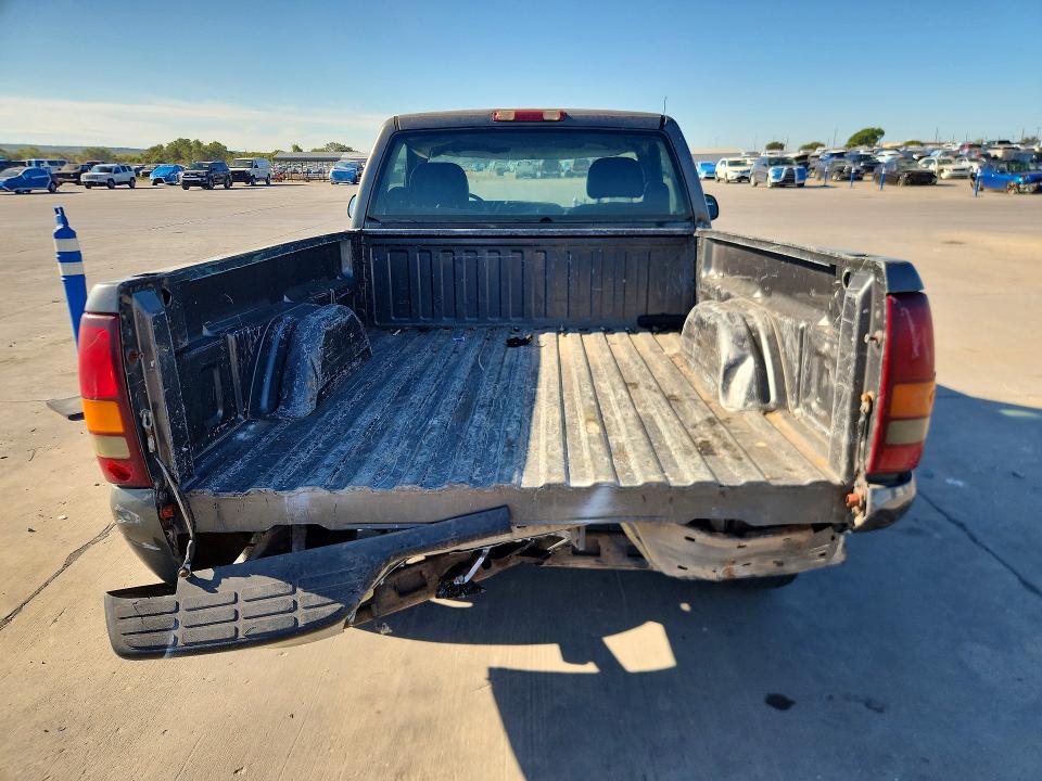 Photo 6 from auction – 2001 CHEVROLET SILVERADO with VIN 1GCEC14W41Z321845