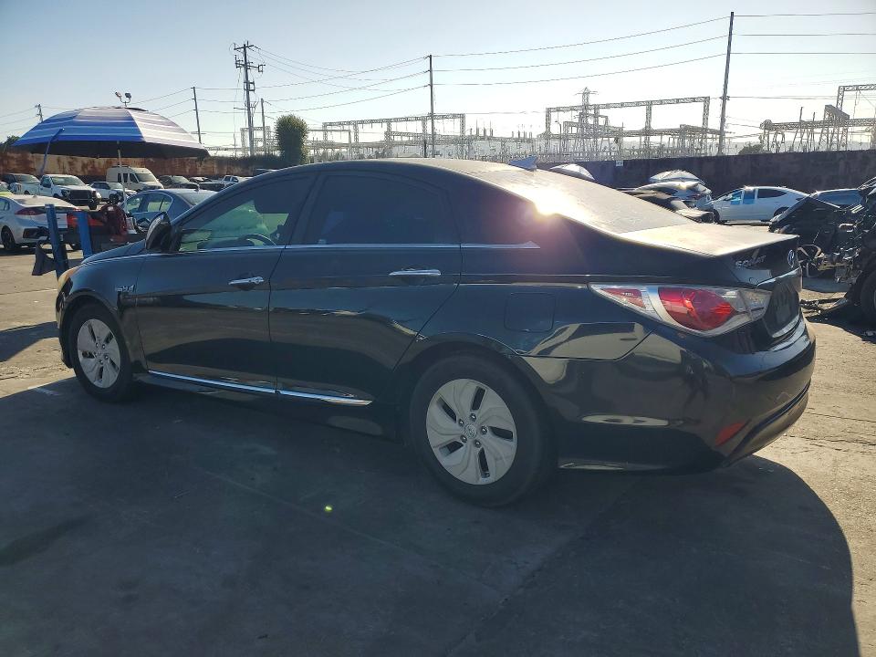Photo 2 from auction – 2013 HYUNDAI SONATA with VIN KMHEC4A49DA051255