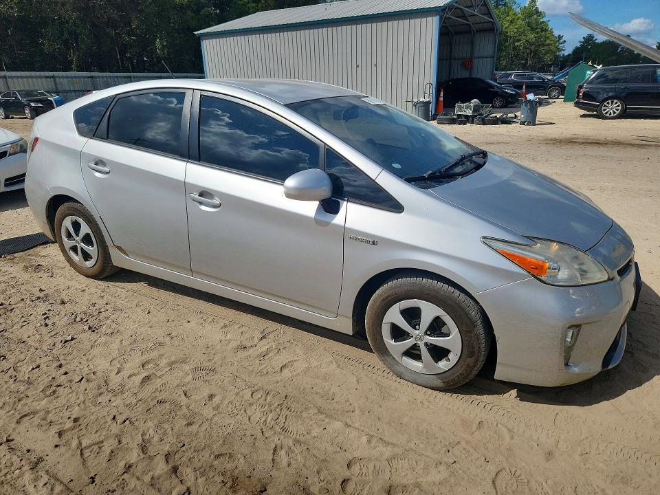 Photo 4 from auction – 2014 TOYOTA PRIUS with VIN JTDKN3DUXE0356875