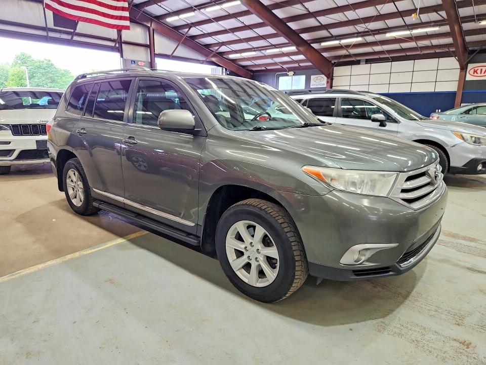Photo 4 from auction – 2013 TOYOTA HIGHLANDER with VIN 5TDBK3EH3DS267882