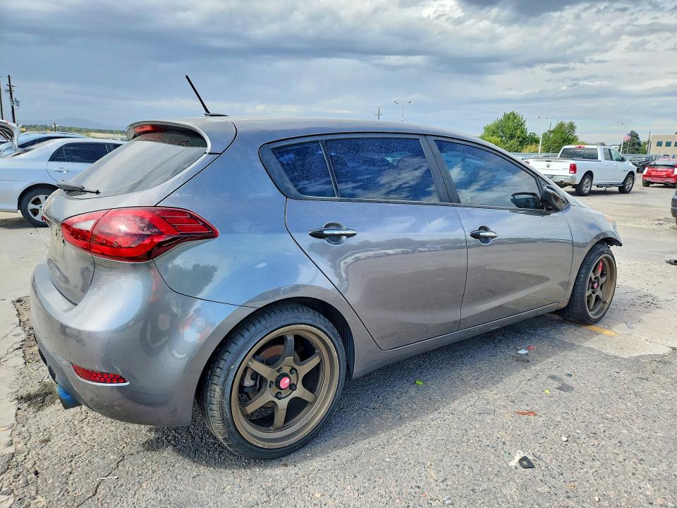 Photo 3 from auction – 2016 KIA FORTE5 with VIN KNAFZ5A35G5634100