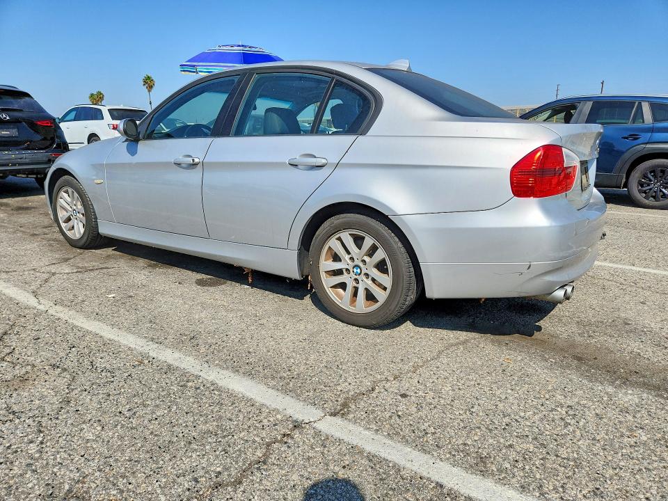 Foto 2 de la subasta – 2006 BMW 325 con VIN WBAVB13596K000280