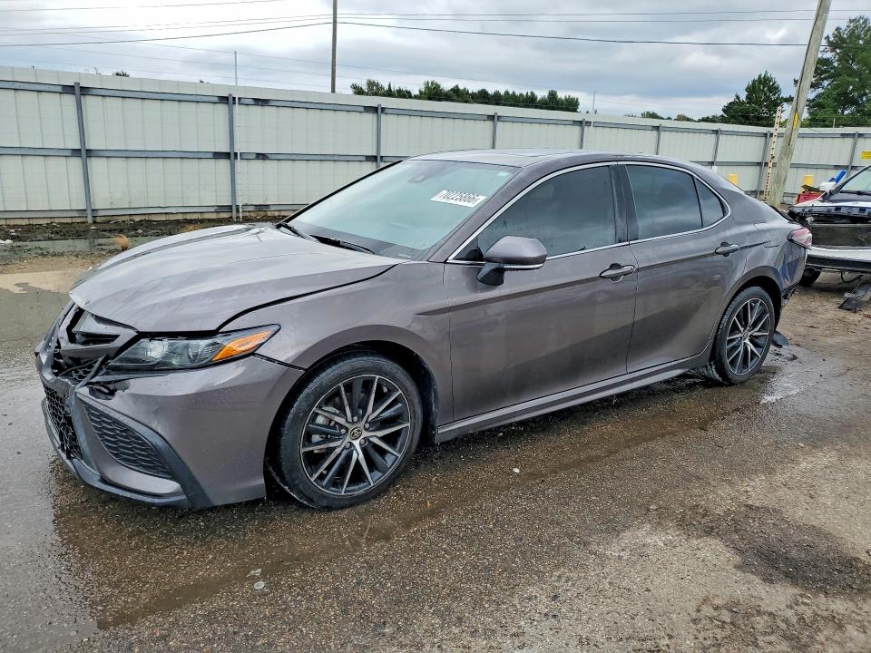 TOYOTA CAMRY 2021 с VIN 4T1G11AK7MU611414 - Снимка от търг