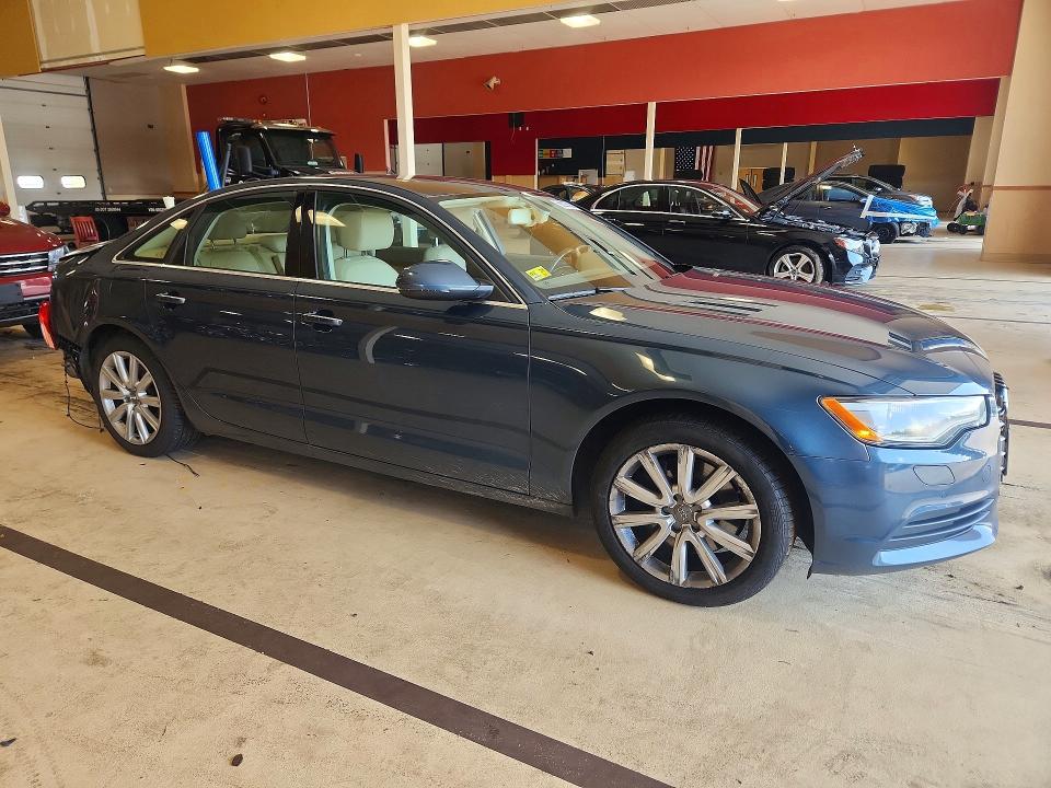 Foto 4 de la subasta – 2015 AUDI A6 con VIN WAUGFAFC7FN011039