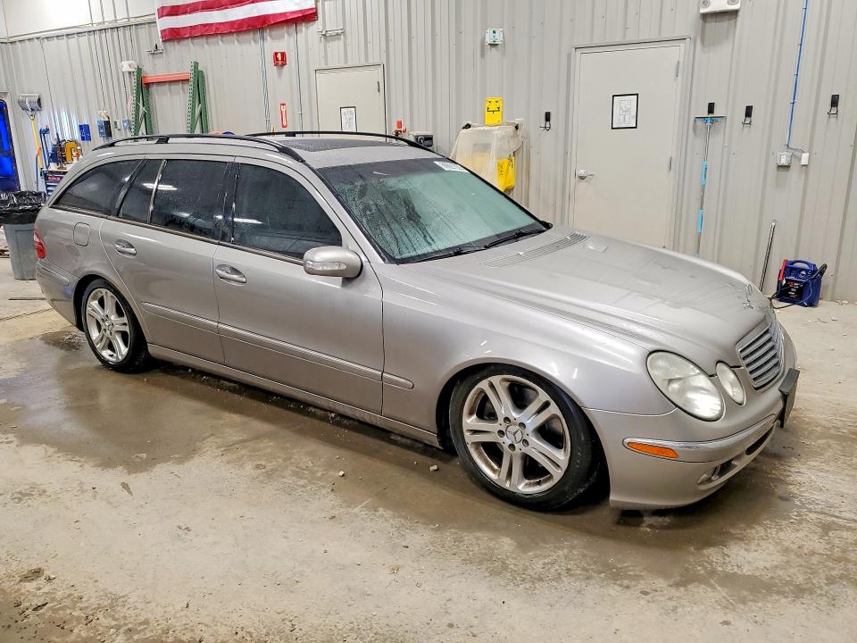 Photo 4 from auction – 2005 MERCEDES-BENZ E-CLASS E500 with VIN WDBUH83J05X165914