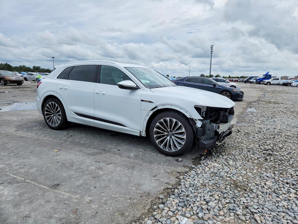 Photo 4 from auction – 2019 AUDI E-TRON with VIN WA1VABGE9KB019129