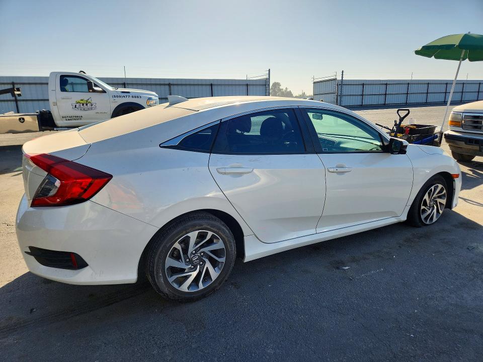 Снимка 3 от търг – 2017 HONDA CIVIC с VIN 19XFC2F72HE222933