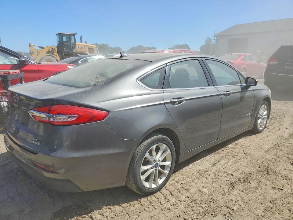 Photo 3 from auction – 2019 FORD FUSION with VIN 3FA6P0LU8KR119170