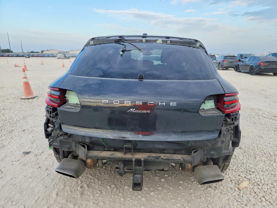 Photo 6 from auction – 2017 PORSCHE MACAN with VIN WP1AA2A57HLB05277