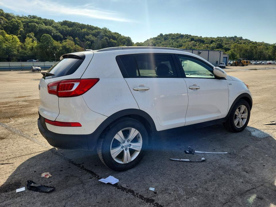 Photo 3 from auction – 2011 KIA SPORTAGE with VIN KNDPBCA29B7163928