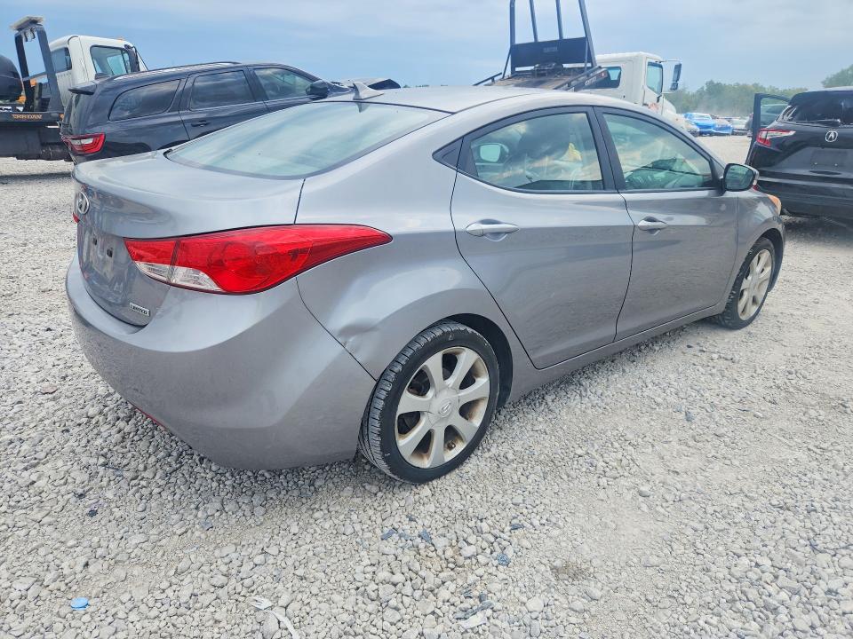 Photo 3 from auction – 2013 HYUNDAI ELANTRA with VIN KMHDH4AE2DU922601
