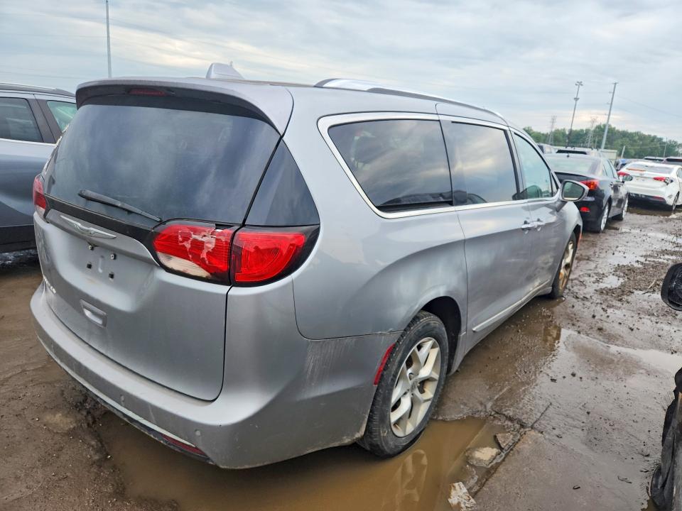 Photo 3 from auction – 2017 CHRYSLER PACIFICA with VIN 2C4RC1EG3HR508541