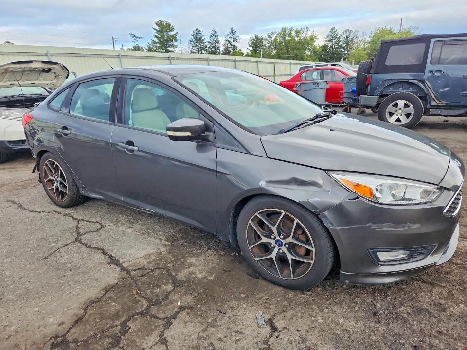 Photo 4 from auction – 2015 FORD FOCUS with VIN 1FADP3F25FL291552